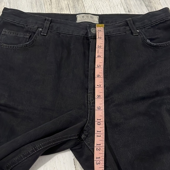 We the Free Maggie Mid Rise Straight Leg Black Distressed Jeans Size 31 - Picture 11 of 12